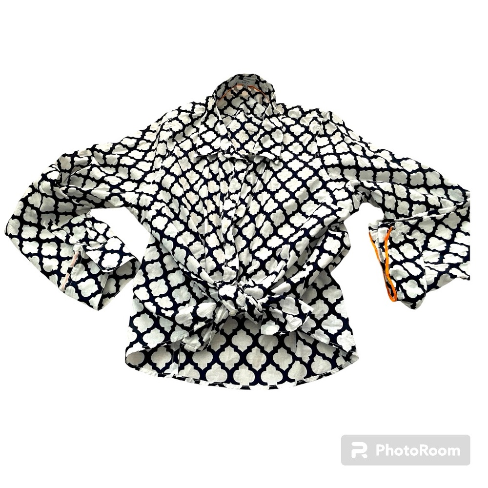 Women’s Crown and Ivy Navy Blue & White Patterned Button Front Blouse. Size XXL.